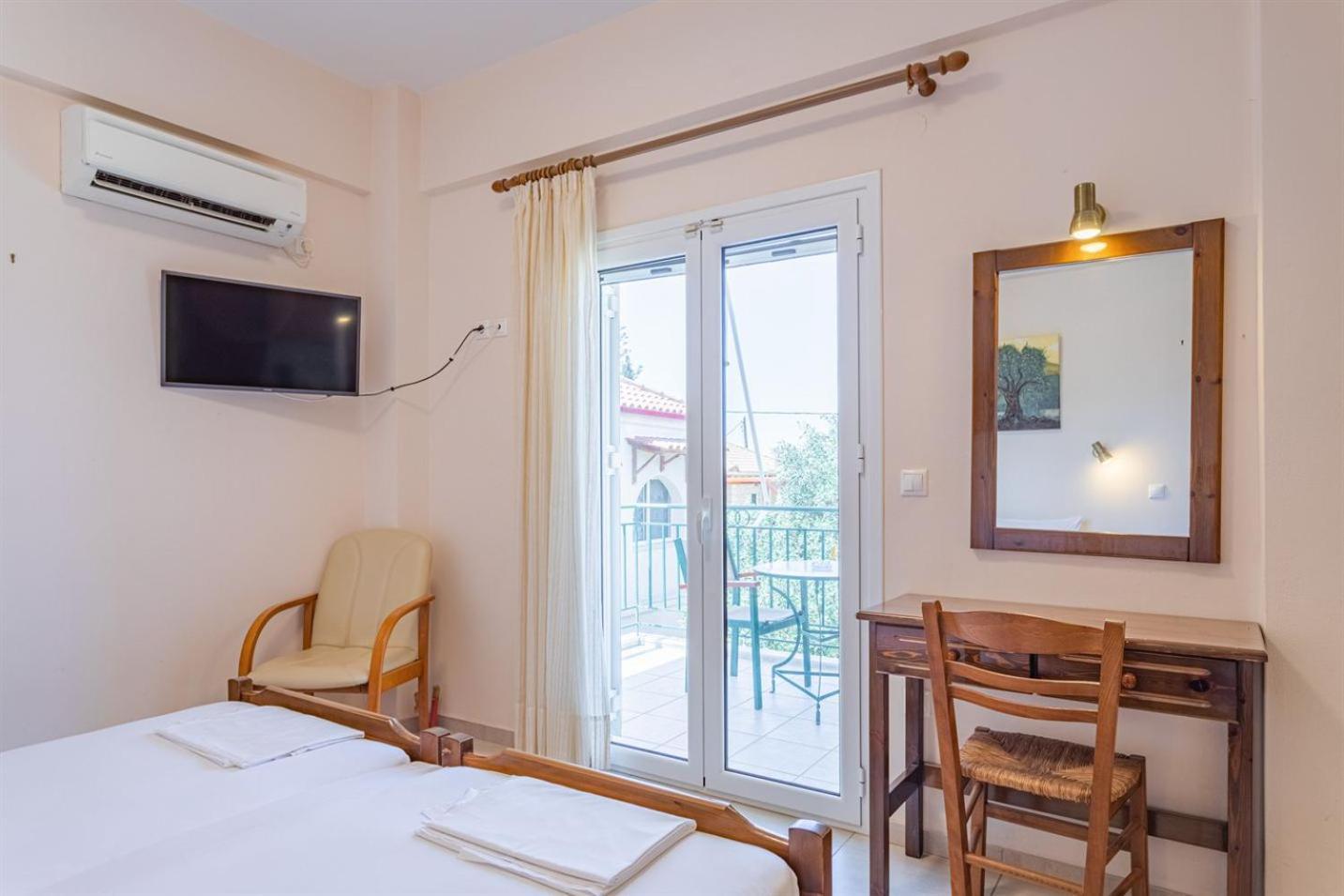 Vasiliki Apartments Stoúpa Exterior photo